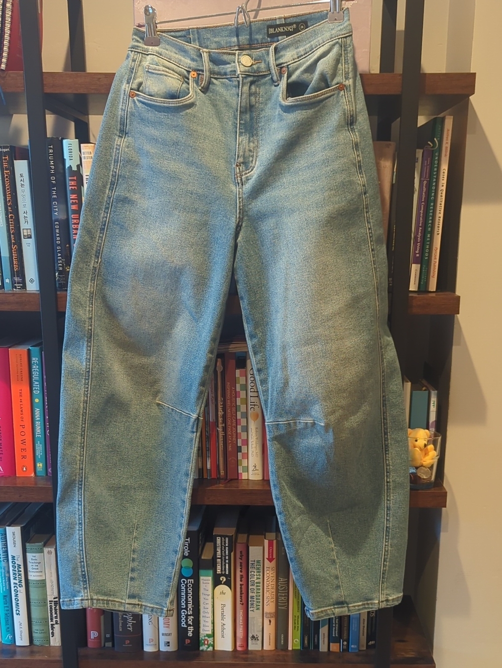 Blank NYC Light Wash Barrel Jeans Size 26. Stretch